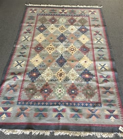 Pretty Kilim - 6'0" x 9'0"