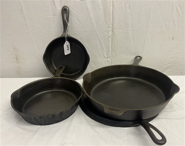 4 Cast Iron Vintage pans - 3 Marked Griswold (1 of 4)