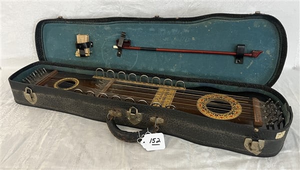Vintage Dulcimer in Fitted Case (1 of 3)