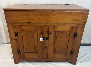 Slick clean Antique Country Dry Sink/Cabinet 21" x 39" x 34"h
