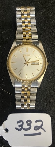 Men's Pulsar Two Tone Watch: Men's Pulsar Two Tone Watch