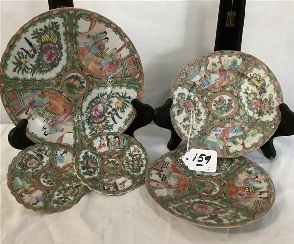 5 Pc. Lot of Chinese Export 9" plates, Two 7" plates, Two 5" plates (1 of 3)