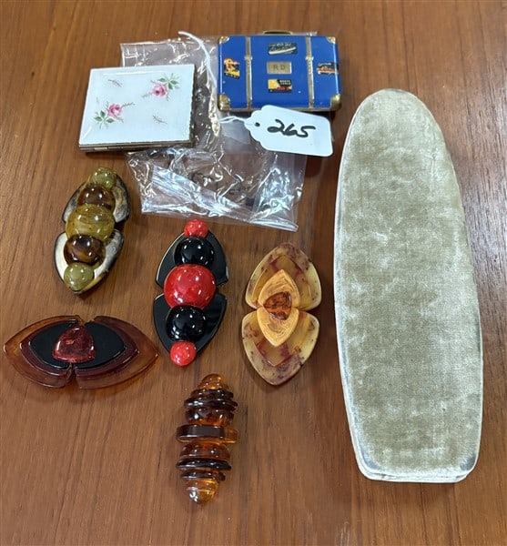Bakelite Accessories, Strand of Pearls, Compacts (1 of 2)