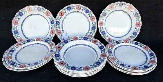 16 Wedgewood Plates and Bowls 6 lbs