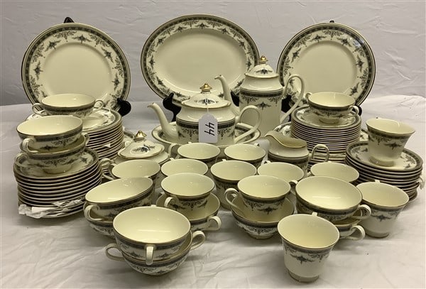Large Minton Grasmere China Service 90+ Pcs: Large Minton Grasmere China Service 90+ Pcs