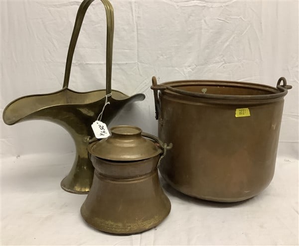 3 Items in Copper and brass Copper pot - 11"h x 11" diam: 3 Items in Copper and brass Copper pot - 11"h x 11" diam