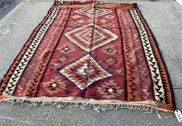 Vintage Kilim Rug 5'1" x 8'8": Vintage Kilim Rug 5'1" x 8'8"