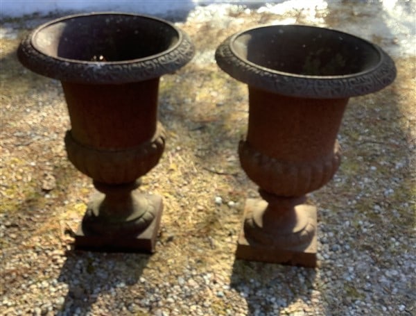 Pr 16" Cast Iron Urns 20 lbs (1 of 2)