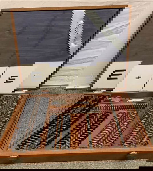 Complete Vintage Optometrists Case ca 1960s: Complete Vintage Optometrists Case ca 1960s, case 15 x 21