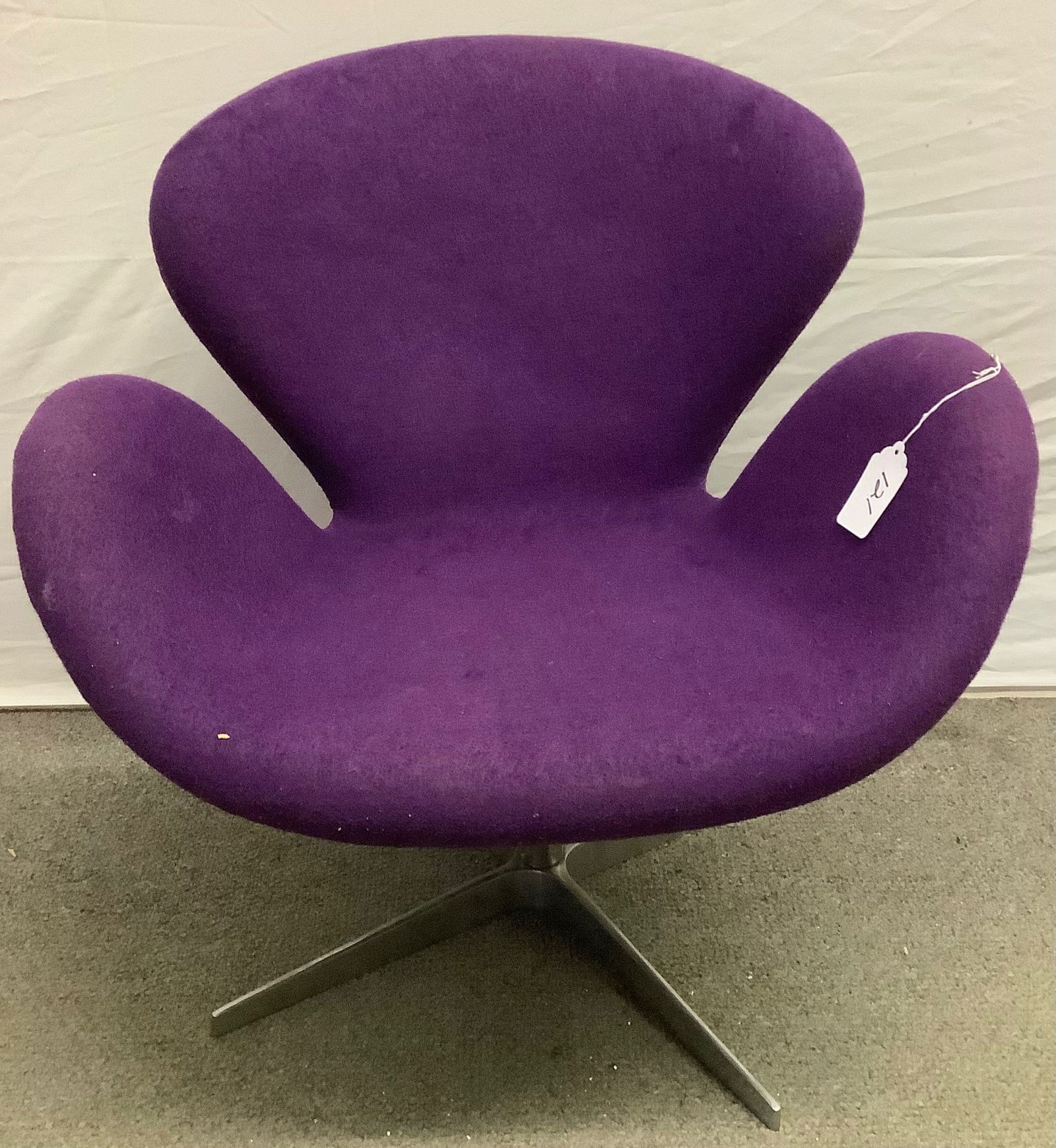 Arne Jacobsen Style Swan Chair (1 of 2)