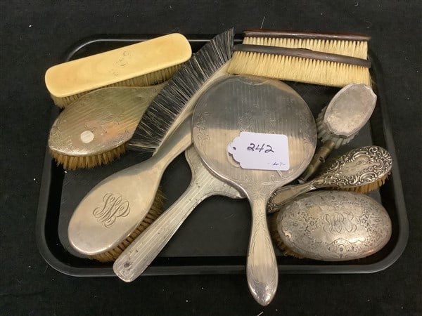 Tray Lot of Brushes and Mirrors: Tray Lot of Brushes and Mirrors