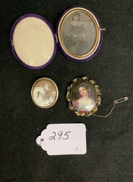 1 Locket, 2 Brooches: 1 Locket, 2 Brooches