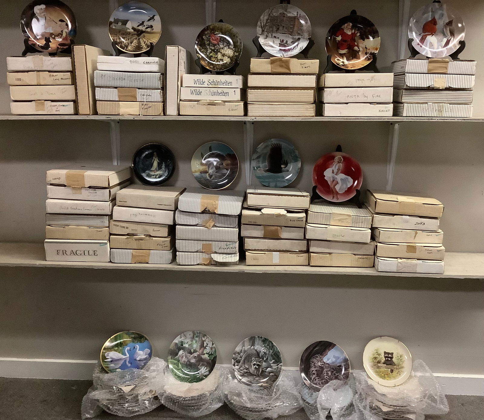 Large Lot of Collector Plates: Large Lot of Collector Plates