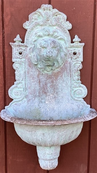 30" Zinc/Aluminum Fountain with Lion Head (1 of 2)