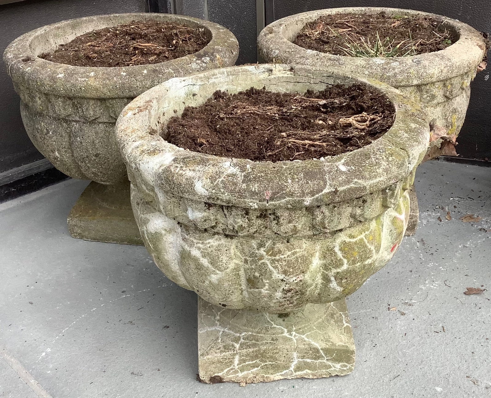 3 Concrete Urns: 3 Concrete Urns