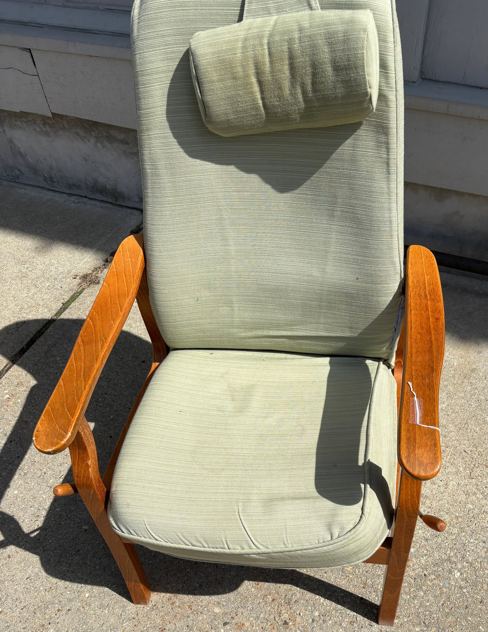 Mid Cent Mechanical Reclining Chair: Mid Cent Mechanical Reclining Chair