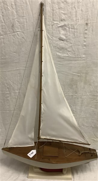 Pond Sailer (1 of 3)