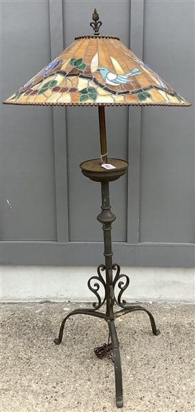 60" Brass Floor Lamp w Tiffany Style Shade: 60" Brass Floor Lamp w Tiffany Style Shade