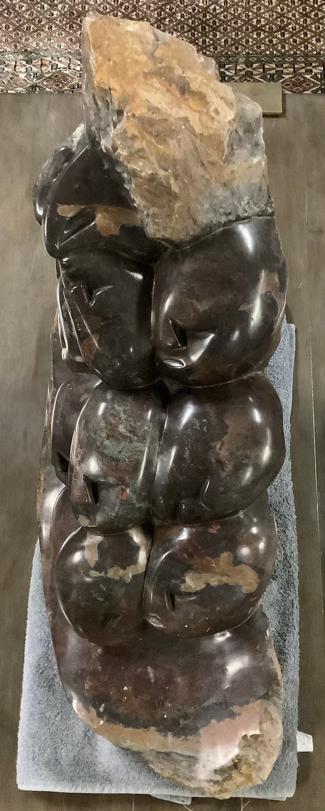 Sculpture signed T. Njanji (1 of 4)