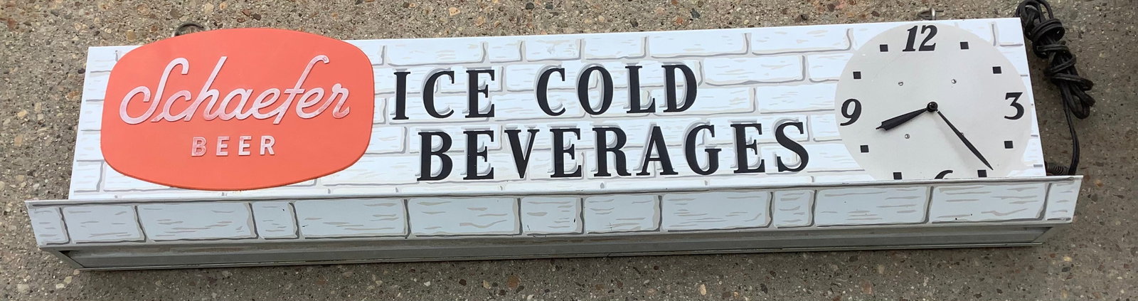 Vintage Lighted Beer Sign (1 of 2)