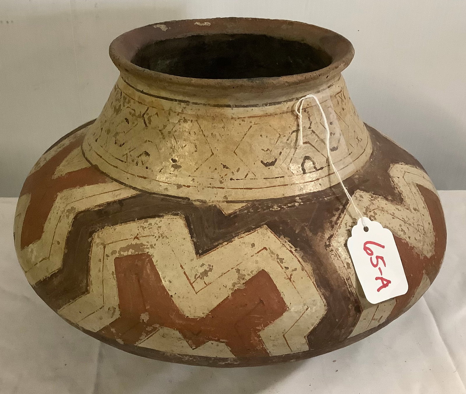 Shipibo Pot - 16" diam x 10"h: Shipibo Pot - 16" diam x 10"h