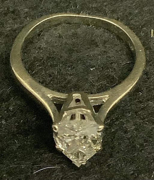 14k White Gold Ring - 1 ct pear Shaped Diamond: 14k White Gold Ring - 1 ct pear Shaped Diamond