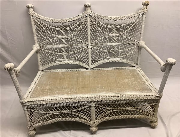 2 Pcs of Wicker in White Paint: 2 Pcs of Wicker in White Paint
