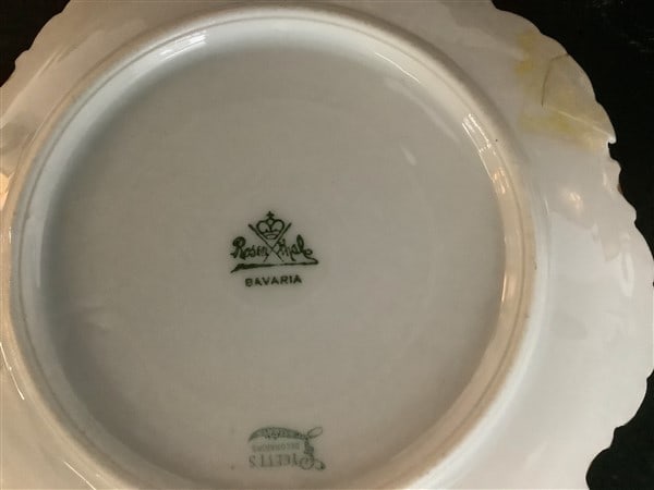 Gold Adorned Porcelain Tableware - 2