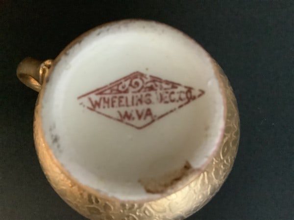 Gold Adorned Porcelain Tableware - 3