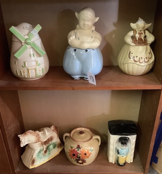 6 Vintage Cookie Jars (1 of 4)