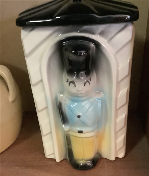 6 Vintage Cookie Jars - 3