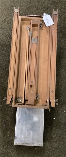 Vintage Wooden Portable Artist Easel: Vintage Wooden Portable Artist Easel