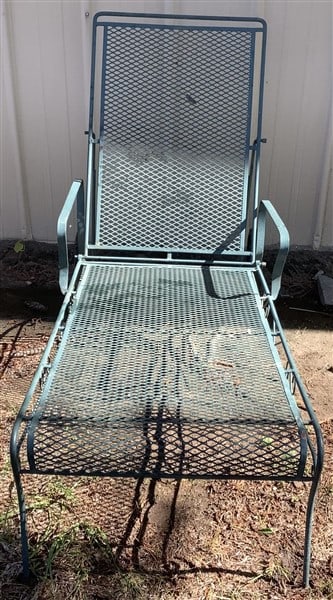 Vintage Iron Mesh Chaise: Vintage Iron Mesh Chaise