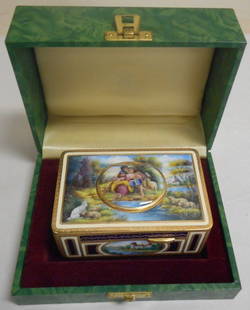 Enameled Box with Song Bird: Enameled Box with Song Bird