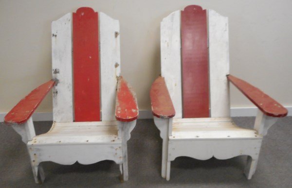 2 Adirondack Chairs: 2 Adirondack Chairs