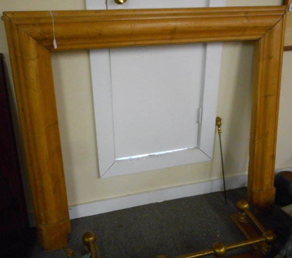 Pine Ogee Mantle: Pine Ogee Mantle