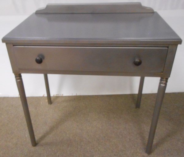 1 Drawer Metal Desk: 1 Drawer Metal Desk