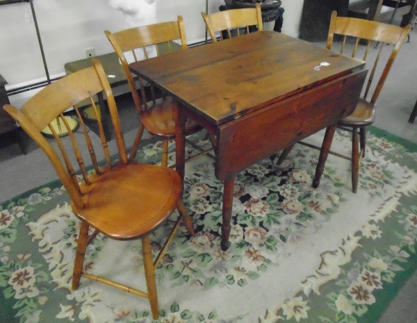 Nice Country Table and 4 Chairs: Nice Country Table and 4 Chairs