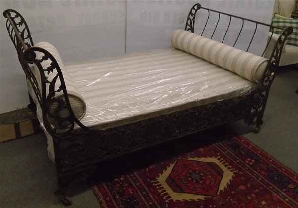 19th Century Cast Iron French Daybed: 19th Century Cast Iron French Daybed