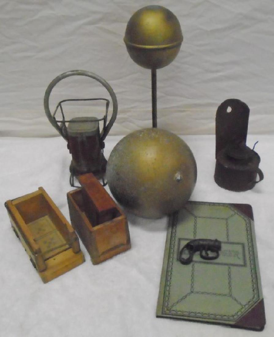 8 Piece Miscellaneous lot including lanterns and balls: 8 Piece Miscellaneous lot including lanterns and balls