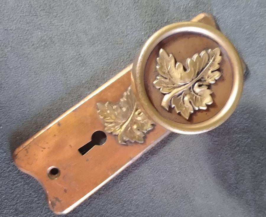 Oak Leaf  Knob and Plate (1 of 4)