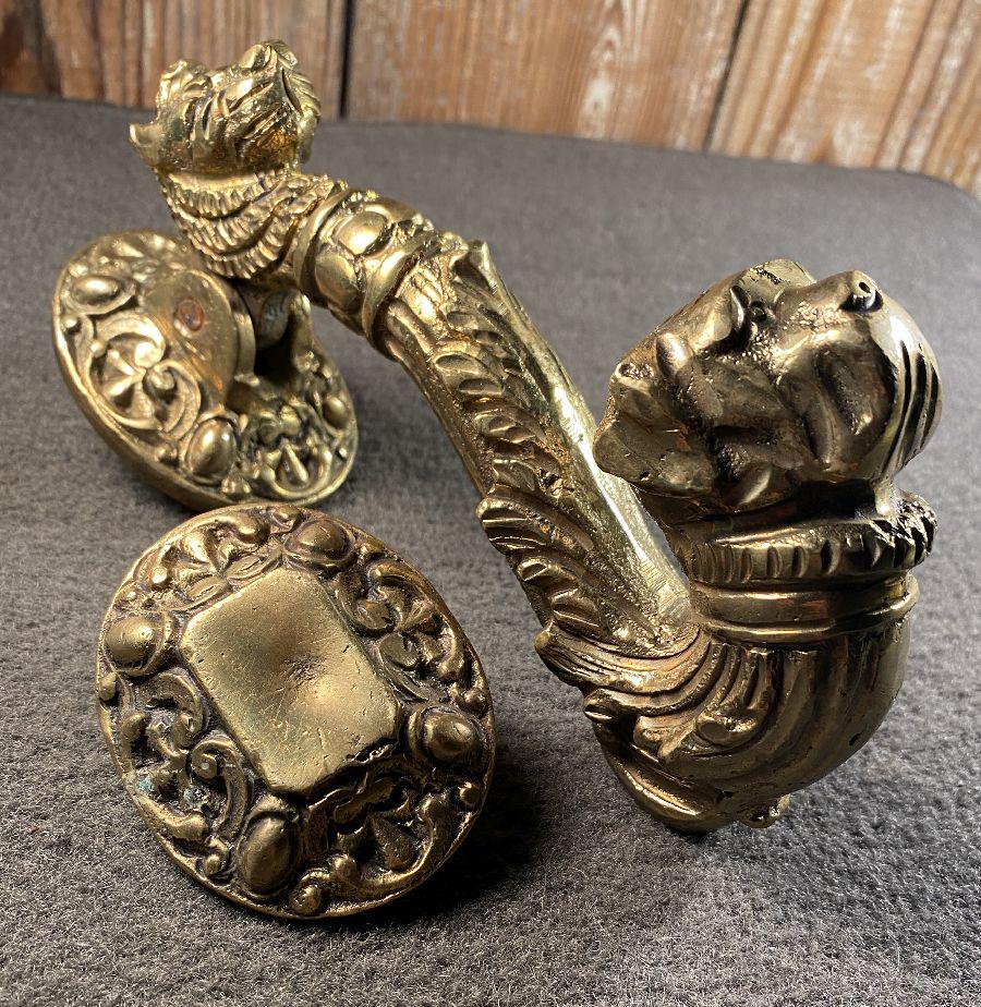 Door Knocker With Dogs