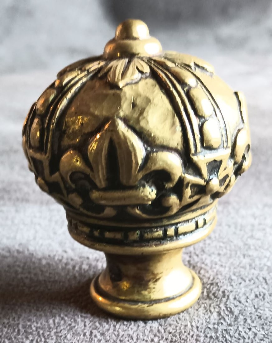 Crown Knob: Cast brass knob, 2” diameter, in the formm of a 3-dimensional crown…note the spindle still attached which makes it likely to be for a door, but may rather be a finial…casting is good