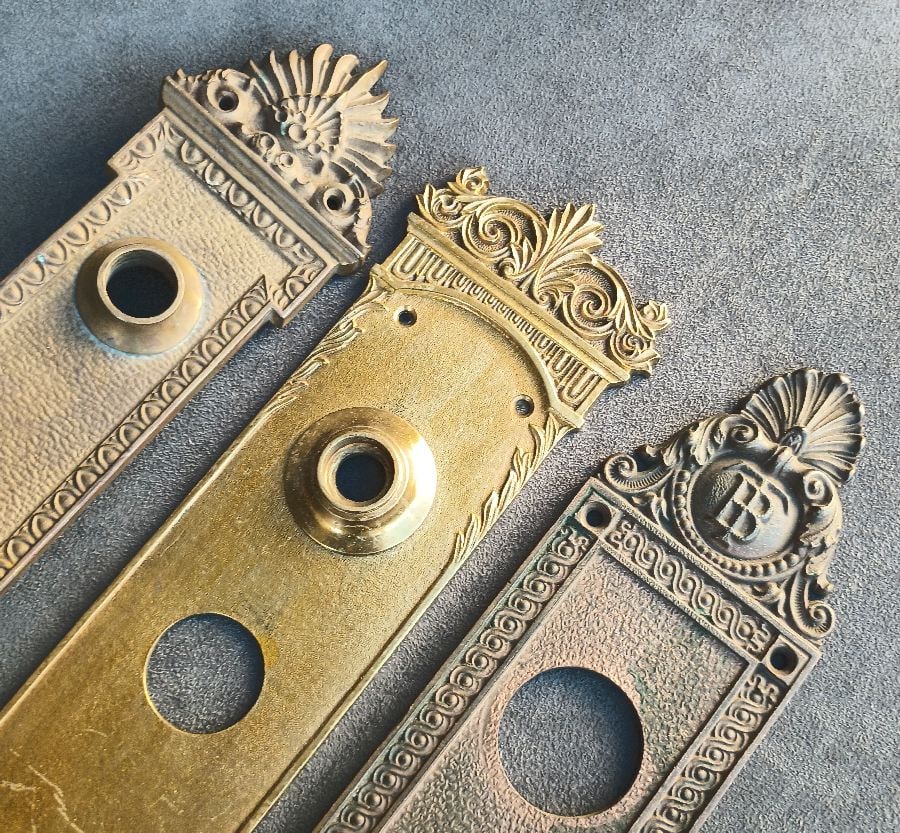 Vintage brass 2024 door plates
