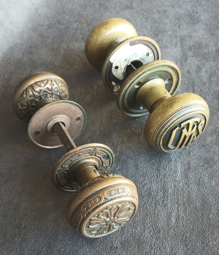 Doorknobs With Rosettes (1 of 3)