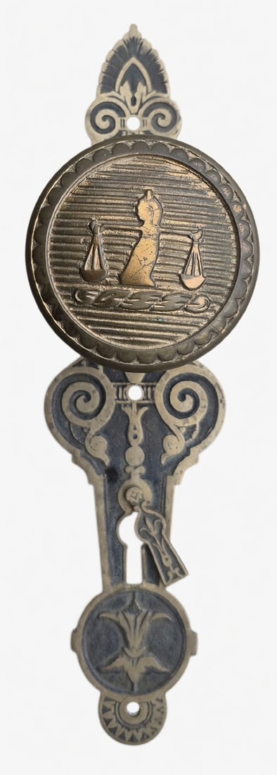 Philadelphia City Hall: Bronze entry knob from the Philadelphia City Hall, along with the proper back plate measuring 8.75" x 2.25"...note the plate has a "Chicago" stye ferrule but the knob as has a straight shank...this