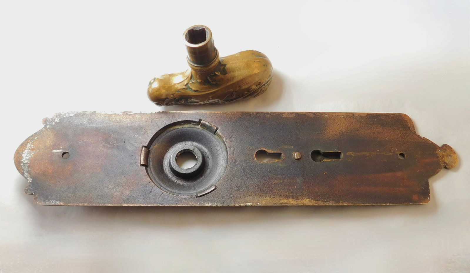 Very Scarce Entry Knob - 6