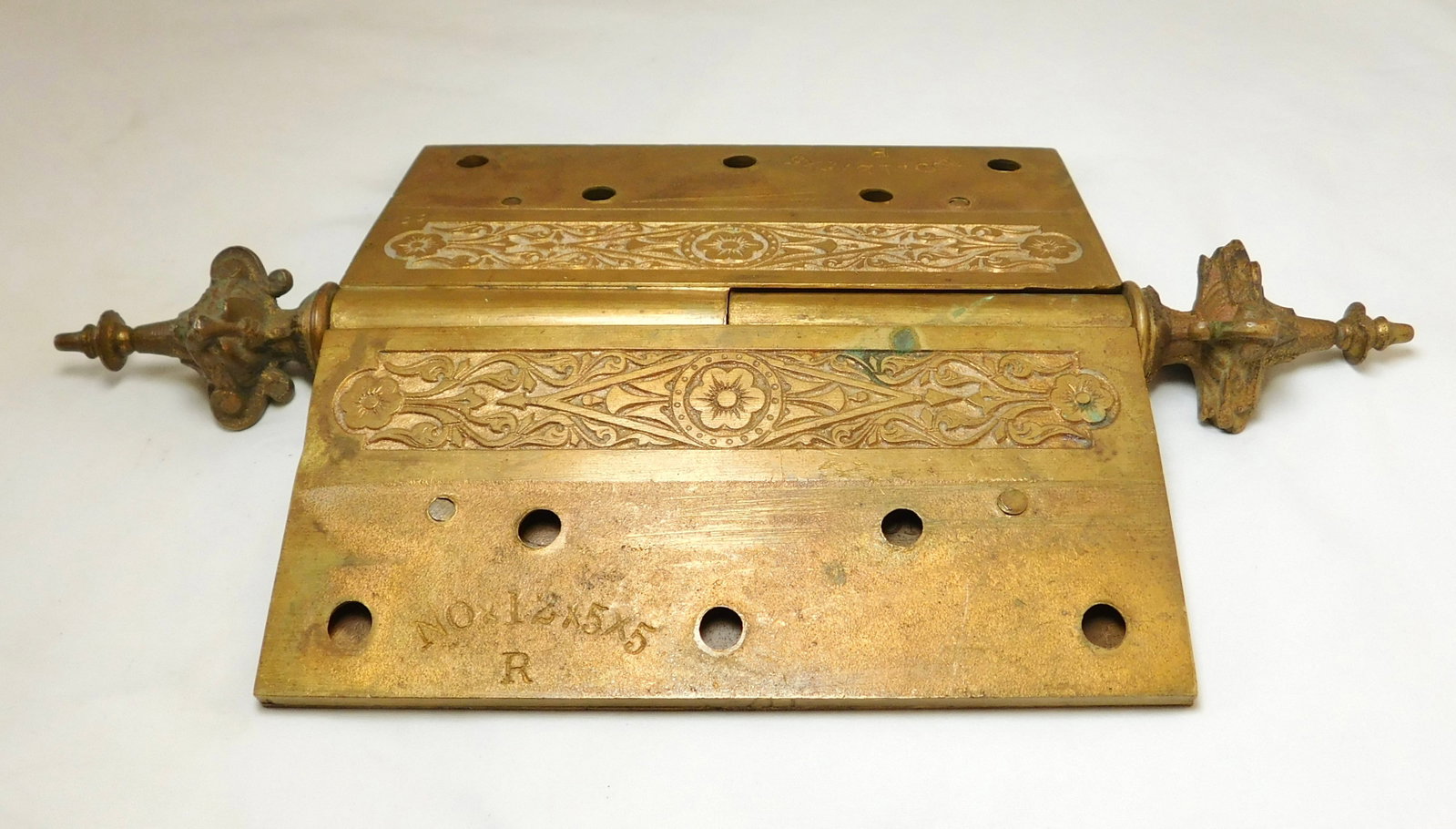 Fine Hinge with Lions - 6