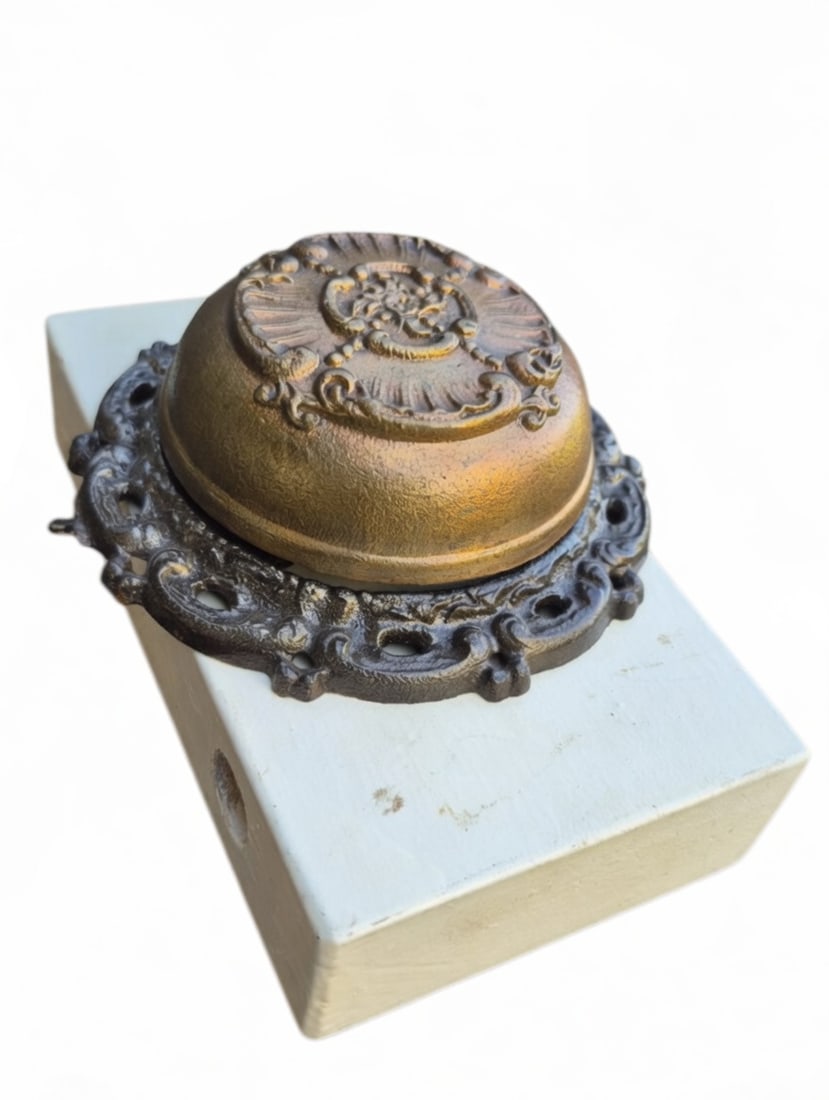 Clock-works Doorbell: Clock-works doorbell c. 1900, set on a display board...complet with thum turn...may be NOS and works like a champ...