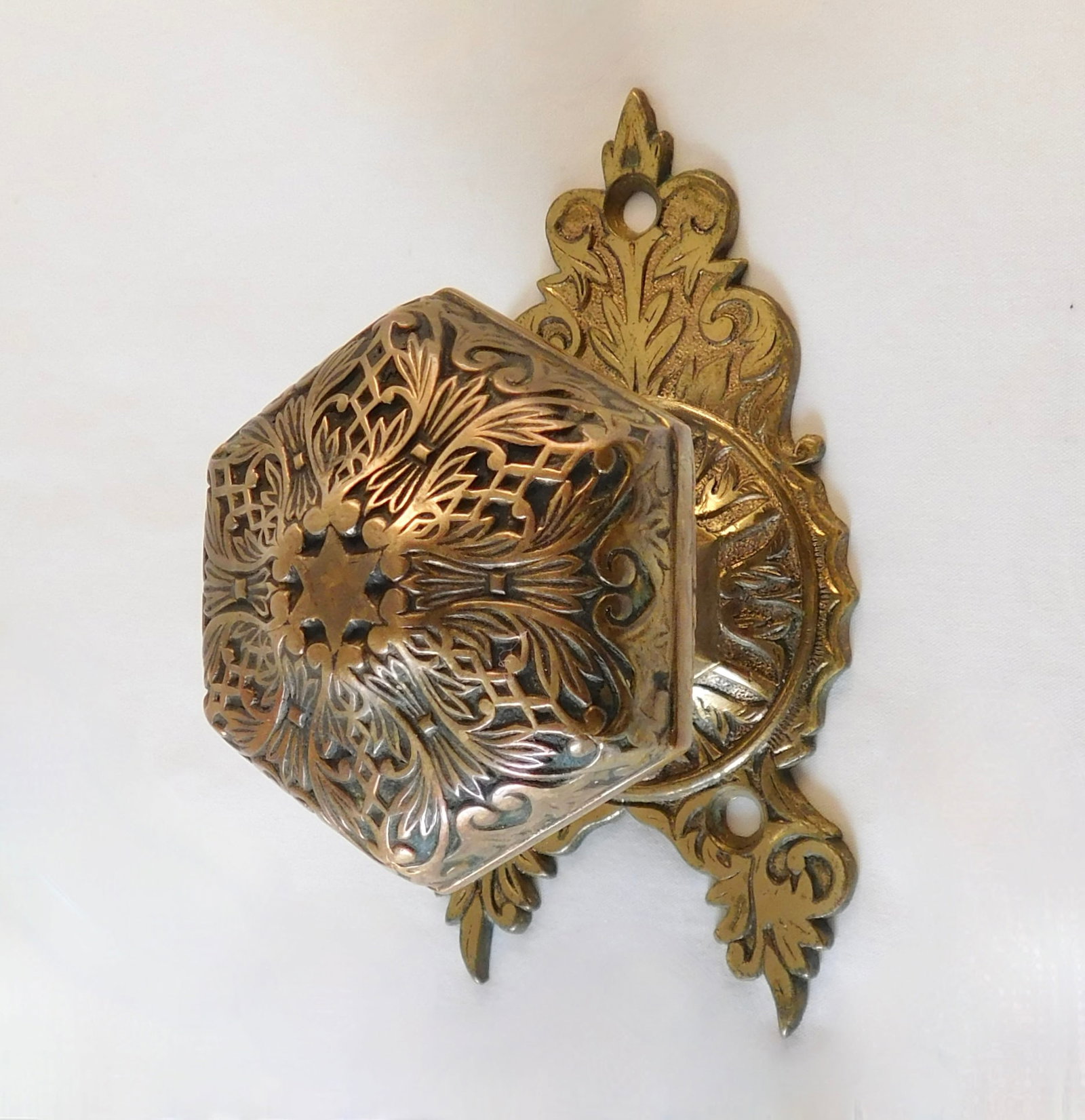 Mallory Wheeler: Solid cast bronze passage size he knob and proper triangle plate from Mallory Wheeler...4.5" x 2.25"... c. 1870s...Great Aerican style and quality...